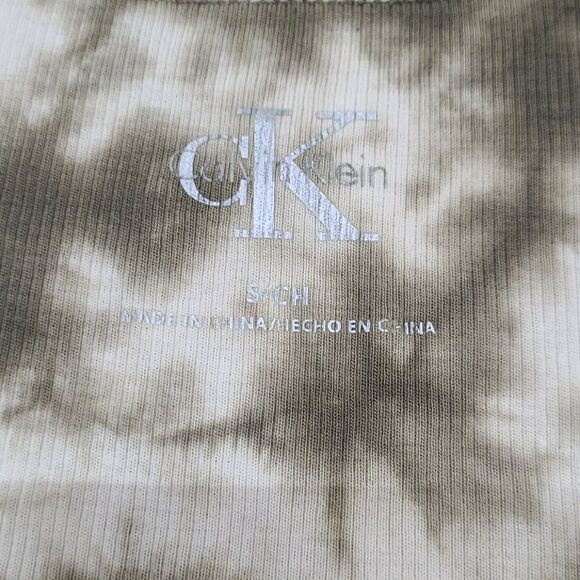 Calvin Klein   - Picture 4 of 8